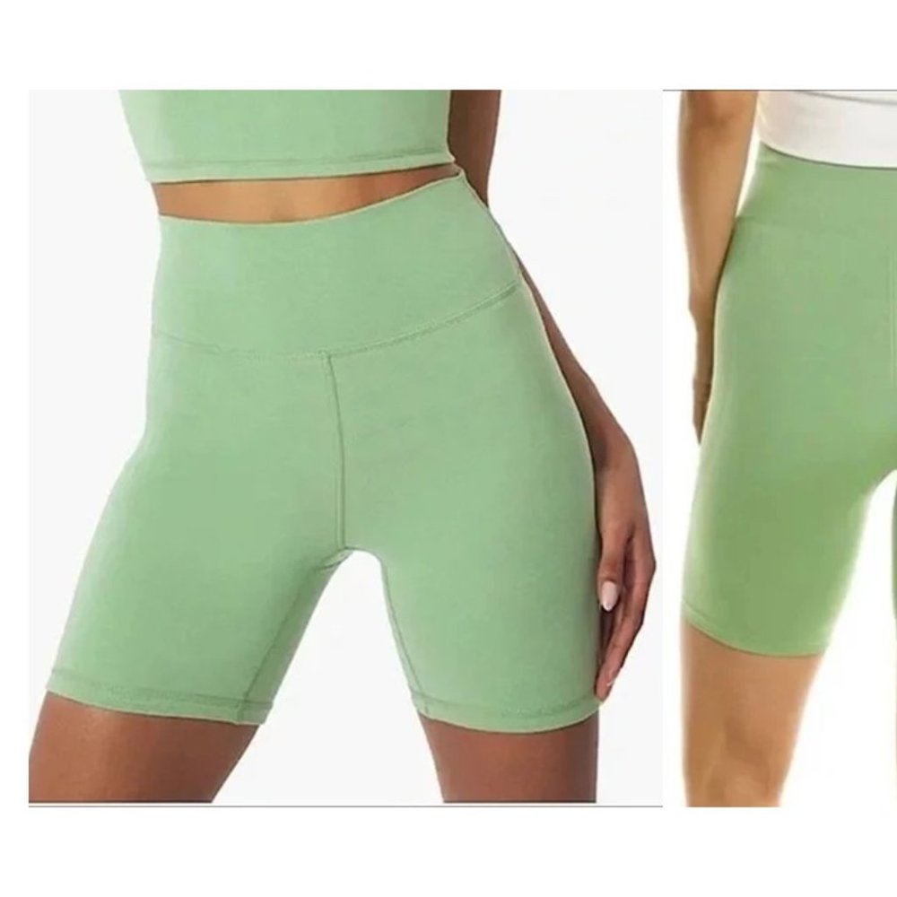 WeWoreWhat  Seamless Fair Green Biker Shorts Size S NWT